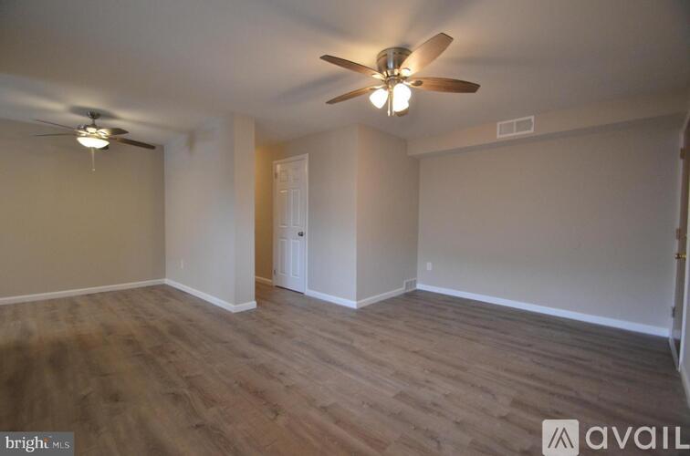 311 East 4th Street 2 Beds Apartment for Rent - Photo gallery 4