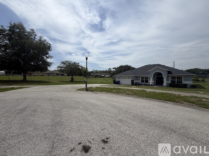 1325 Oakwood Ct 4 Beds Single Family Home for Rent - Photo gallery 1