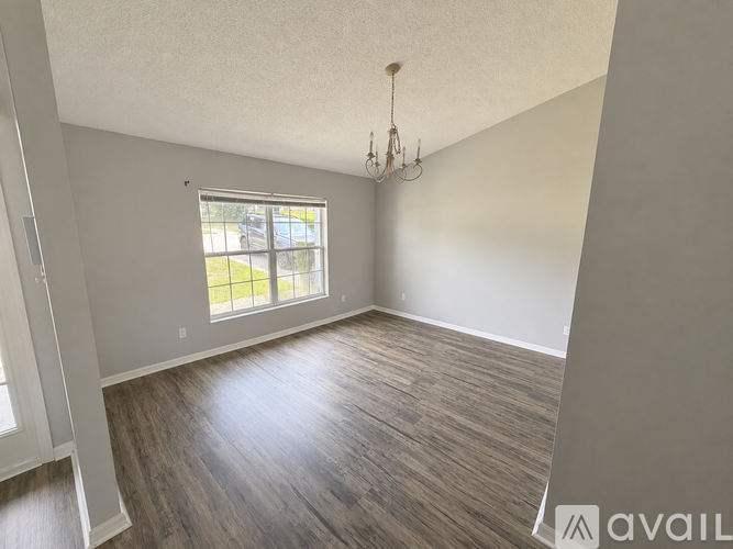 1325 Oakwood Ct 4 Beds Single Family Home for Rent - Photo gallery 3