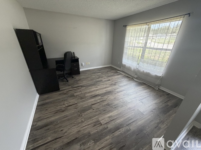 1325 Oakwood Ct 4 Beds Single Family Home for Rent - Photo gallery 4