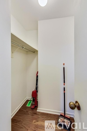 211 East Ohio Street 1 Apartment for Rent - Photo gallery 1
