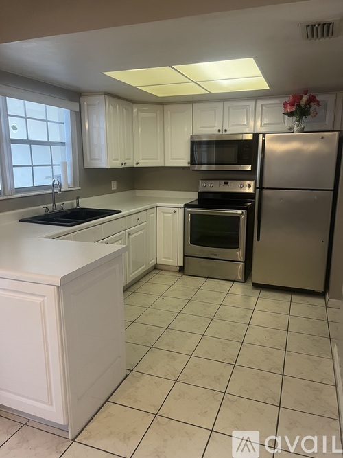 7633 Woodbridge Boulevard 3 Beds Single Family Home for Rent - Photo gallery 2