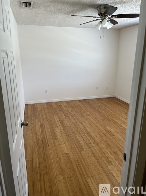 7633 Woodbridge Boulevard 3 Beds Single Family Home for Rent - Photo gallery 4