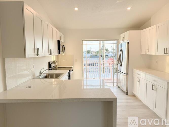 10903 W Okeechobee Rd 3 Beds Condo for Rent - Photo gallery 2