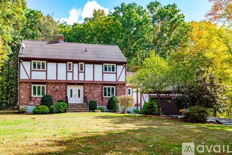 23 Golden Oaks Drive 5 Beds Single Family Home for Rent - Photo gallery 3