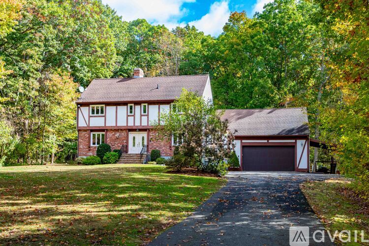 23 Golden Oaks Drive 5 Beds Single Family Home for Rent - Photo gallery 4