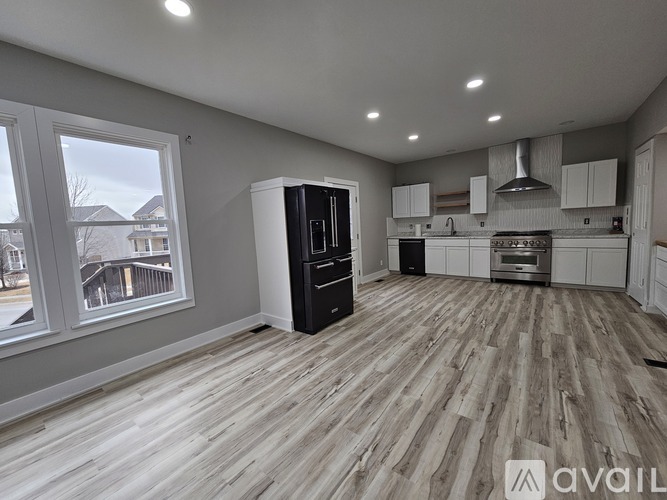 2402 Crystal Dr 5 Beds Single Family Home for Rent - Photo gallery 2