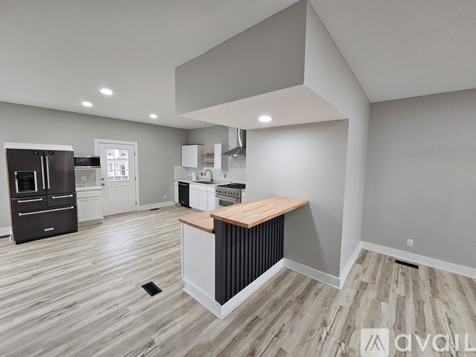 2402 Crystal Dr 5 Beds Single Family Home for Rent - Photo gallery 3
