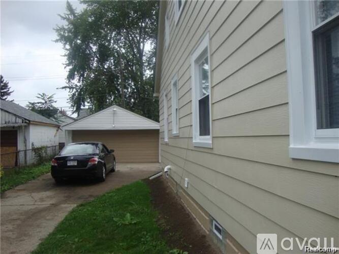 7535 Republic Ave 4 Beds Single Family Home for Rent - Photo gallery 2
