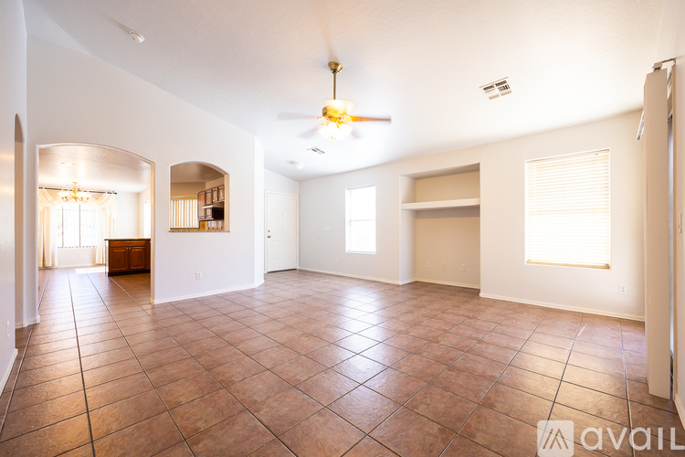 9233 West Mackenzie Drive 4 Beds Single Family Home for Rent - Photo gallery 2