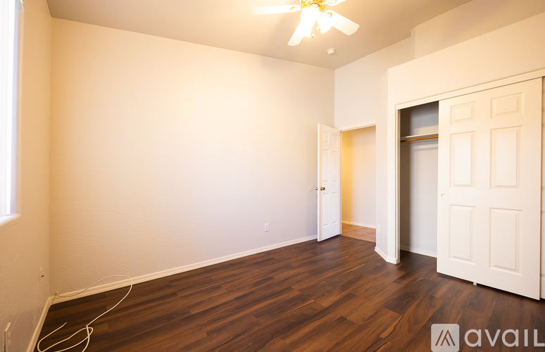 9233 West Mackenzie Drive 4 Beds Single Family Home for Rent - Photo gallery 3