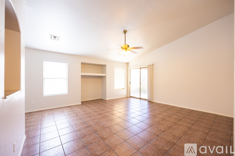 9233 West Mackenzie Drive 4 Beds Single Family Home for Rent - Photo gallery 4