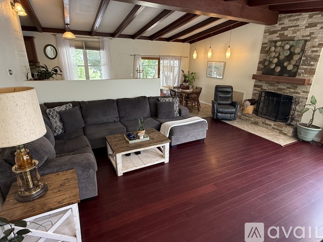 192 Valley Drive 3 Beds Single Family Home for Rent - Photo gallery 2