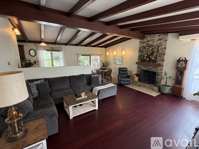 192 Valley Drive 3 Beds Single Family Home for Rent - Photo gallery 3