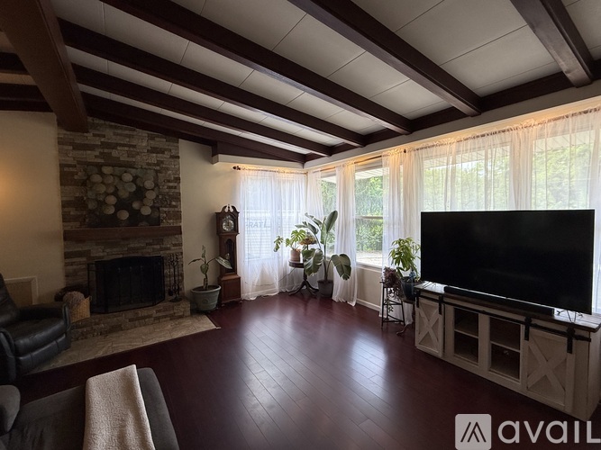 192 Valley Drive 3 Beds Single Family Home for Rent - Photo gallery 4
