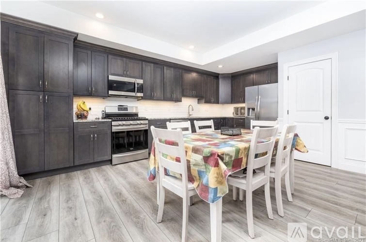 44 Eustis St 3 Beds Townhouse for Rent - Photo gallery 4