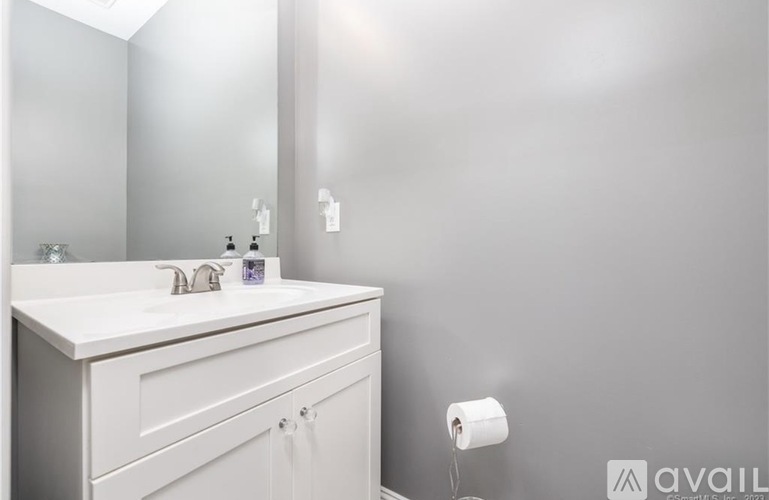 44 Eustis St 3 Beds Townhouse for Rent - Photo gallery 5