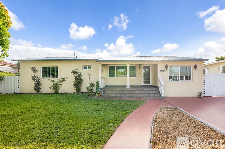 5862 W 2nd Ct 5 Beds Single Family Home for Rent - Photo gallery 1