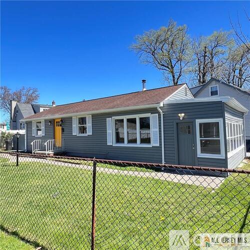 10 Lake Avenue 3 Beds Single Family Home for Rent - Photo gallery 1