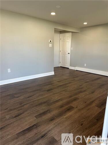 10 Lake Avenue 3 Beds Single Family Home for Rent - Photo gallery 3
