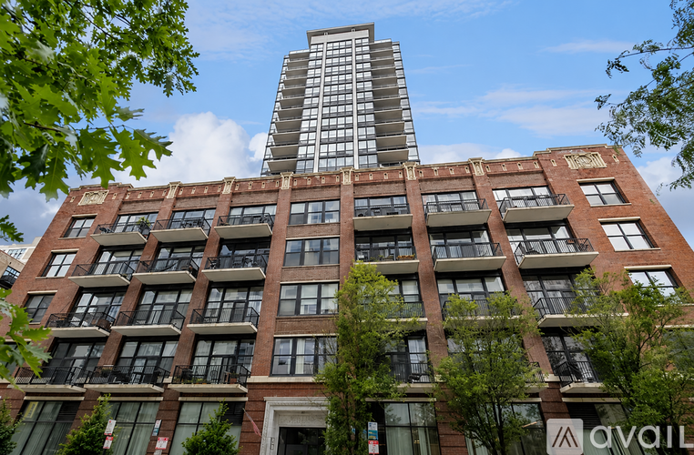 210 South Desplaines Street 1 Condo for Rent - Photo gallery 1