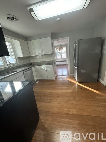 2040 Albany Avenue 4 Beds Single Family Home for Rent - Photo gallery 3