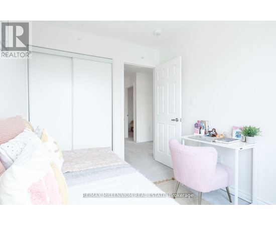 974 HICKORY CRESCENT 4 Beds Home, Townhouse for Rent - Photo gallery 1