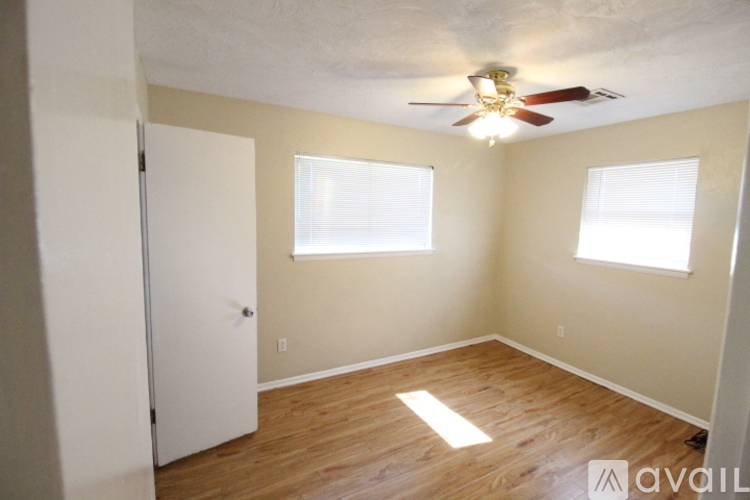 704 NW 1st St 3 Beds Single Family Home for Rent - Photo gallery 5
