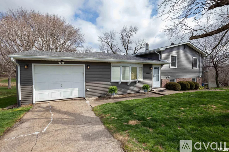 6520 West 60th Street 3 Beds Single Family Home for Rent - Photo gallery 3