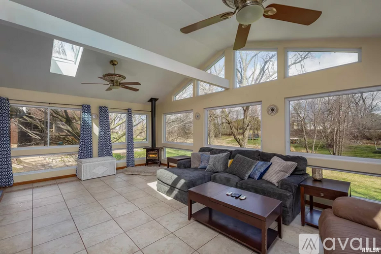 6520 West 60th Street 3 Beds Single Family Home for Rent - Photo gallery 4