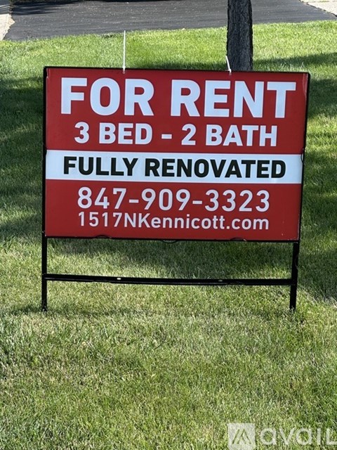 1517 North Kennicott Avenue 3 Beds Apartment for Rent