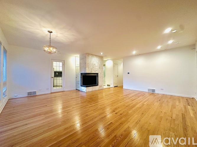9010 N Crawford Ave 4 Beds Single Family Home for Rent - Photo gallery 2