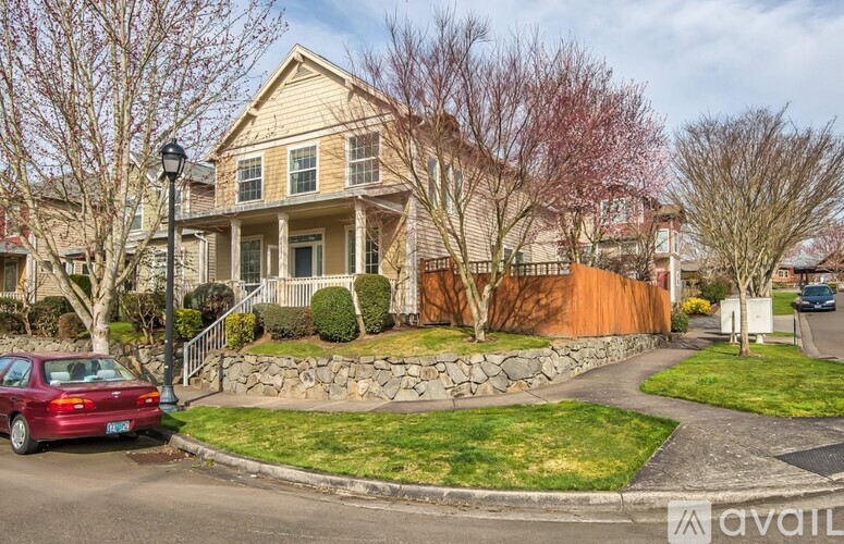 10251 Northeast Okanogan Street 4 Beds Single Family Home for Rent - Photo gallery 2