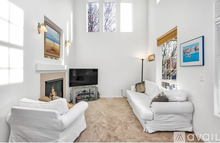 10251 Northeast Okanogan Street 4 Beds Single Family Home for Rent - Photo gallery 3