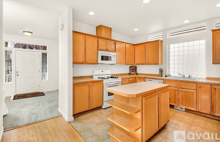 10251 Northeast Okanogan Street 4 Beds Single Family Home for Rent - Photo gallery 5