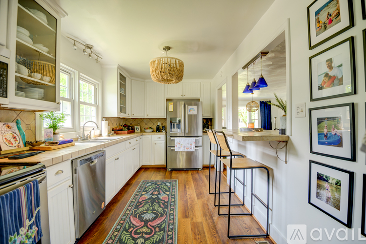 1523 Rhem Avenue 3 Beds Single Family Home for Rent - Photo gallery 4