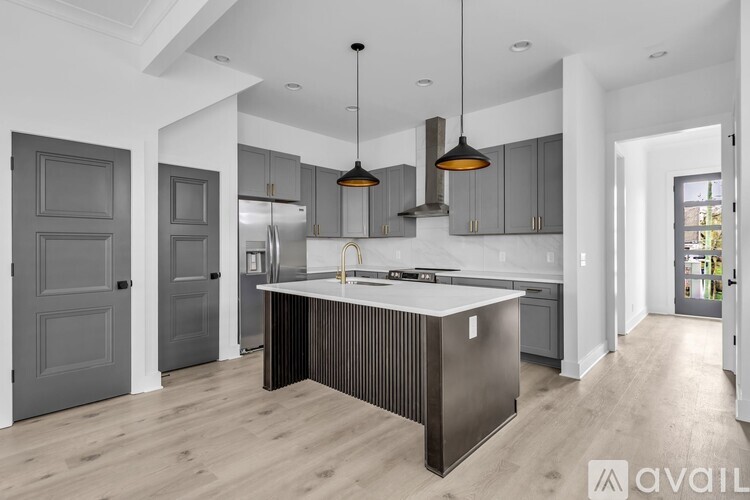 2110B 11th Avenue North 4 Beds Single Family Home for Rent - Photo gallery 1
