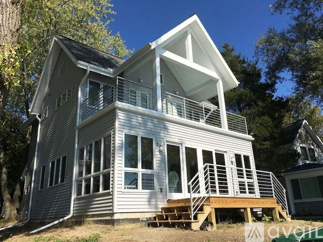 6454 N Shore Dr 4 Beds Single Family Home for Rent - Photo gallery 1