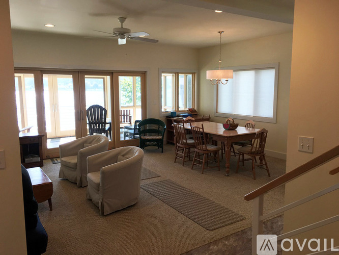 6454 N Shore Dr 4 Beds Single Family Home for Rent - Photo gallery 3