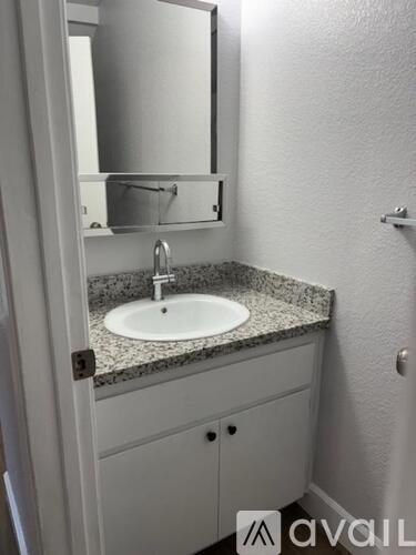 907 Elgin St 2 Beds Apartment for Rent - Photo gallery 5