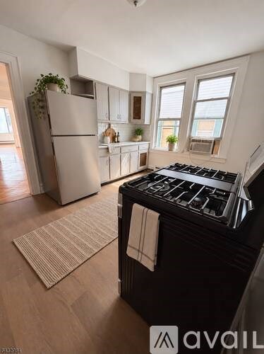 12 Patten Pl 3 Beds Apartment for Rent