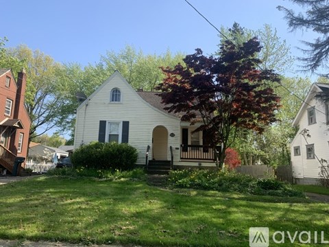 159 Erskine Ave 3 Beds Apartment for Rent