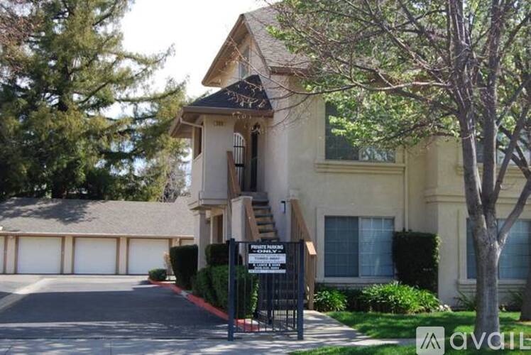 589 Rose Avenue 3 Beds Condo for Rent - Photo gallery 1