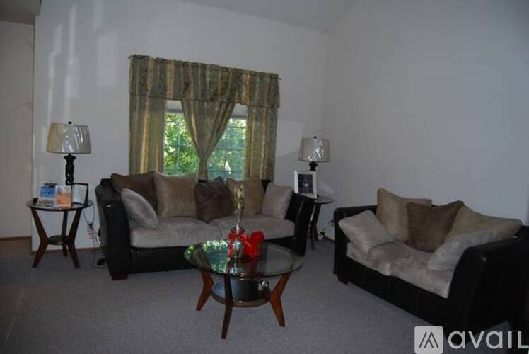 589 Rose Avenue 3 Beds Condo for Rent - Photo gallery 3