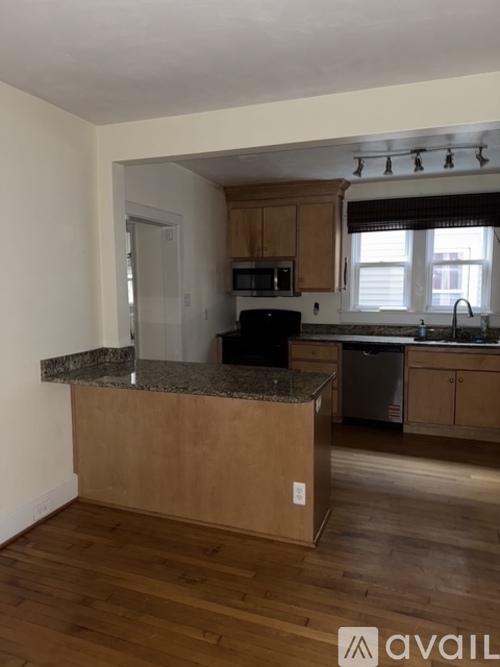 172 Peninsula Avenue 2 Beds Single Family Home for Rent - Photo gallery 1
