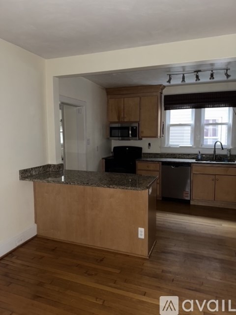 172 Peninsula Avenue 2 Beds Apartment for Rent