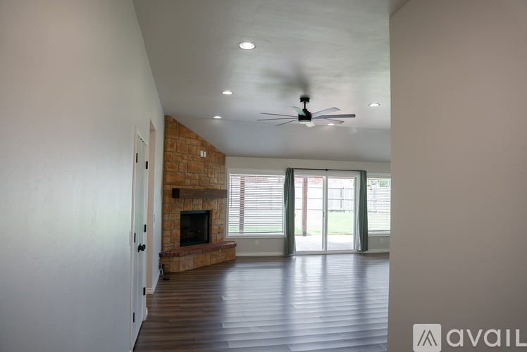 2916 East Lake Drive 3 Beds Single Family Home for Rent - Photo gallery 3