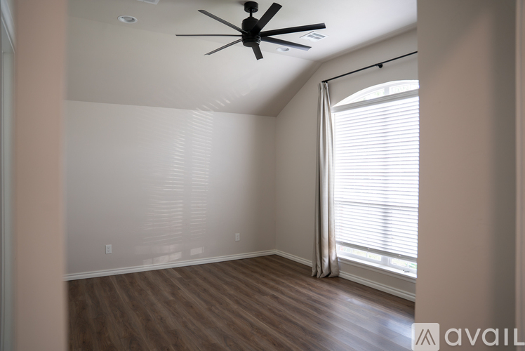 2916 East Lake Drive 3 Beds Single Family Home for Rent - Photo gallery 4