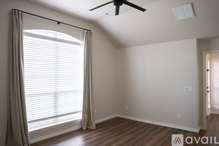 2916 East Lake Drive 3 Beds Single Family Home for Rent - Photo gallery 5