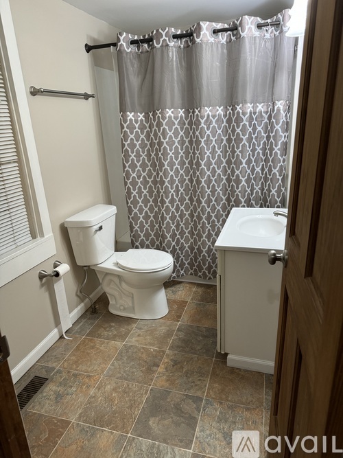 672 N Jefferson St 1 Single Family Home for Rent - Photo gallery 1